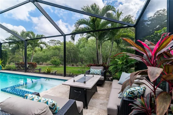 1584  Vizcaya  LN, Naples, FL 34113