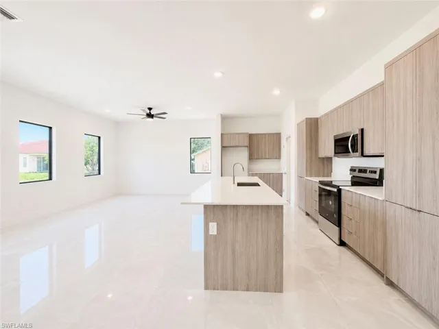 2212 39th Ter, Cape Coral, Florida 33909
