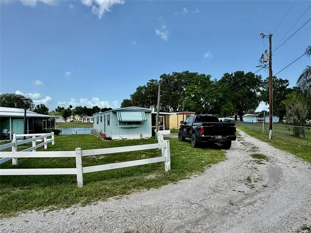 16 W Palm Cir, Lake Placid, Florida 33852