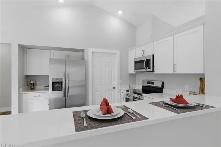kitchen and eat in kitchen - nook area and breakfast bar