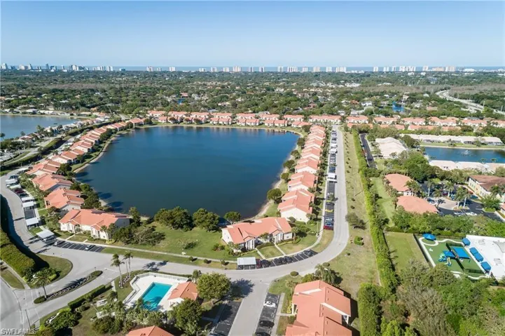7742  Emerald  CIR, Naples, FL 34109