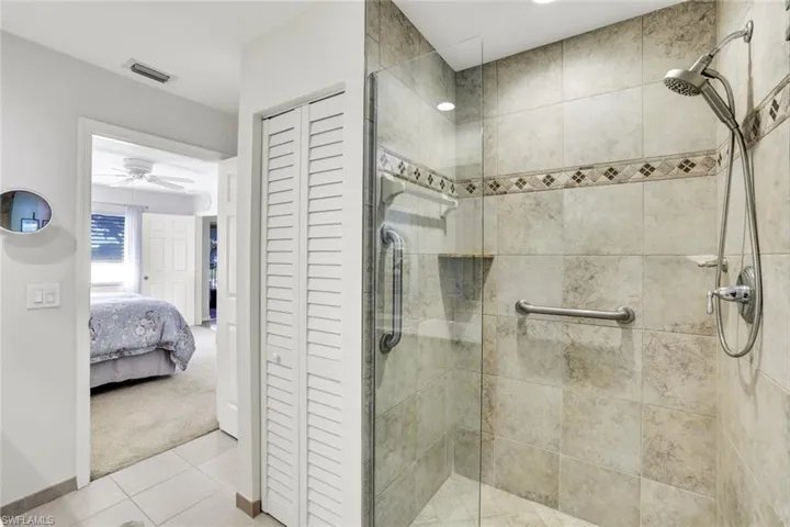 7742  Emerald  CIR, Naples, FL 34109