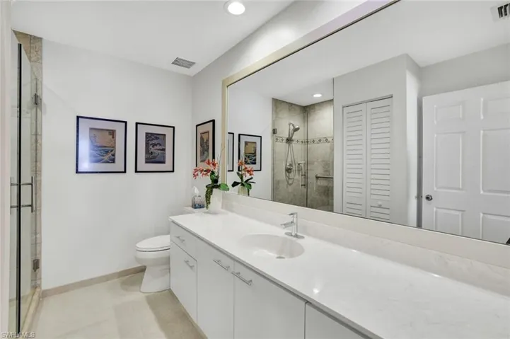 7742  Emerald  CIR, Naples, FL 34109