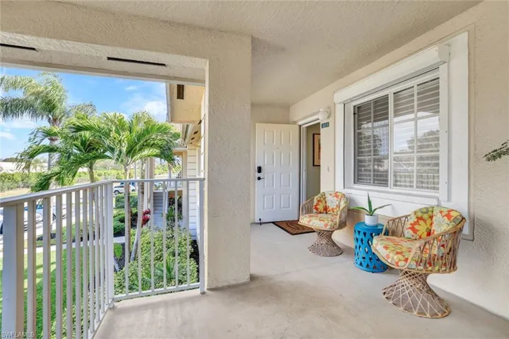 7742  Emerald  CIR, Naples, FL 34109