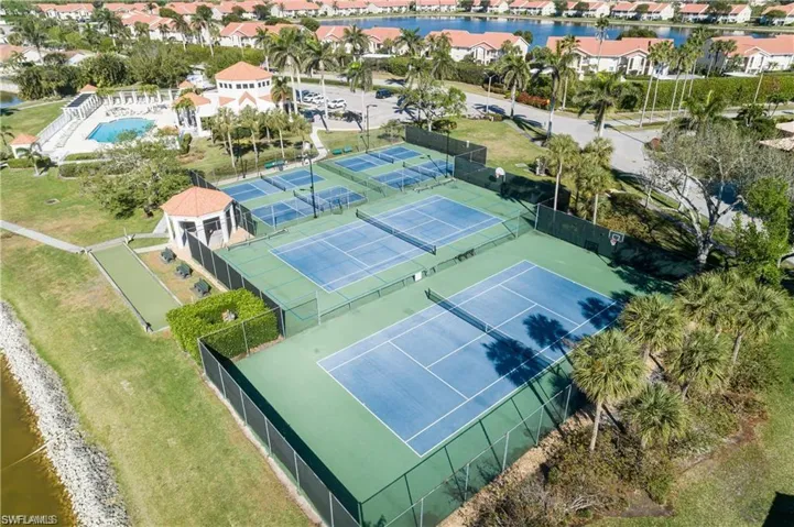 7742  Emerald  CIR, Naples, FL 34109