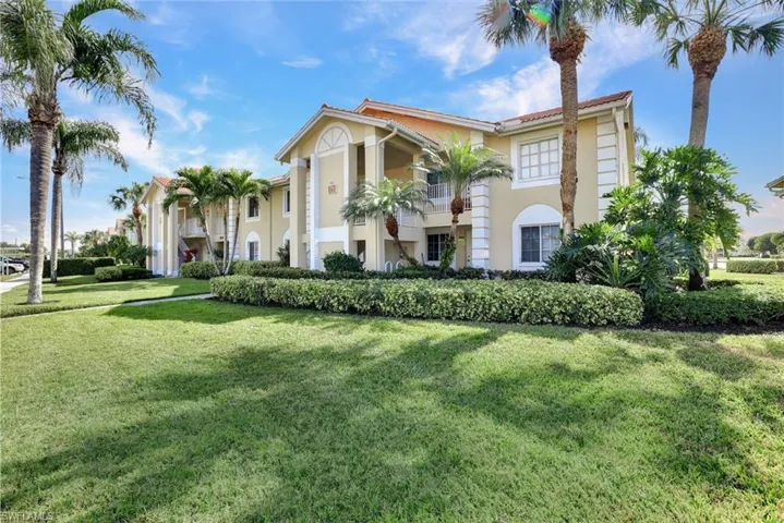 7742  Emerald  CIR, Naples, FL 34109