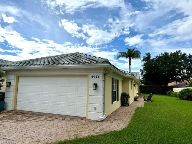 Garage with a yard, Brand New Roof and Gutters in June 2024
