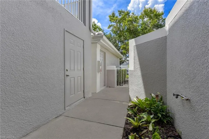 Front Entry w/ Storage Closet