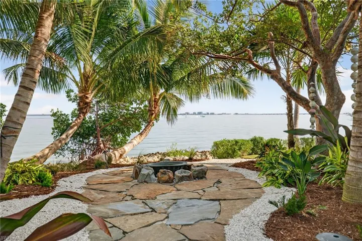 1552 San Carlos Bay Dr, Sanibel, Florida 33957