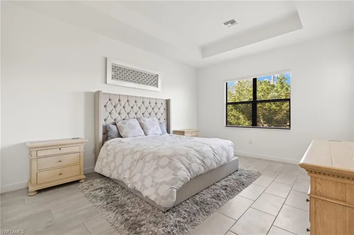 Tray ceiling with recessed lighting