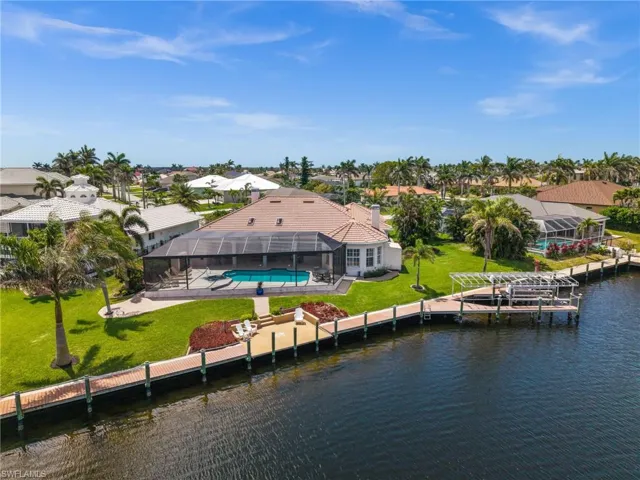 Aerial view of the 161 feet of Gulf Access frontage