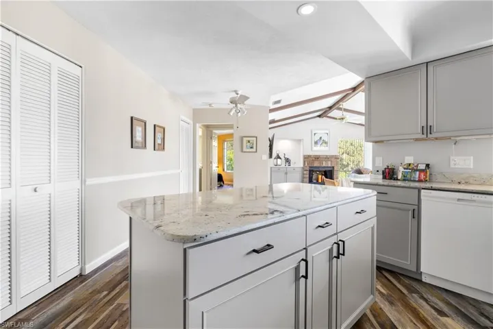 KITCHEN ISLAND