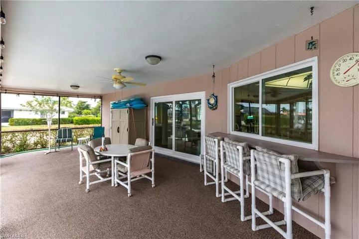 Sunroom / solarium with ceiling fan