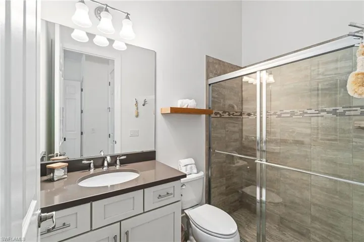 Ensuite bath for guest bedroom