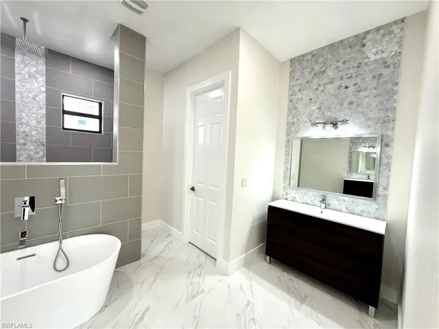 2006 NW 21st  ST, Cape Coral, FL 33993