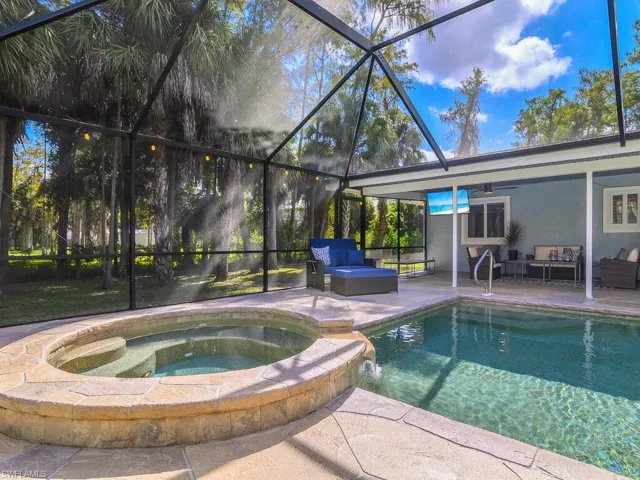 Heated Saltwater Spa