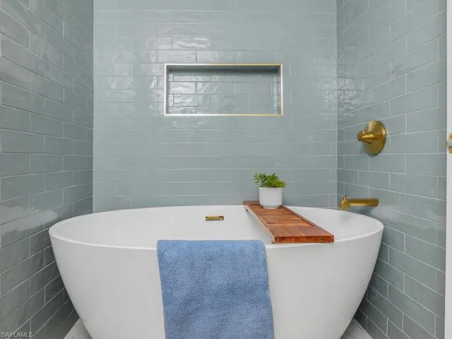 Guest Bath 1