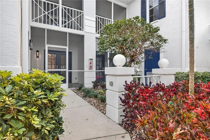 7100  Barrington  CIR, Naples, FL 34108
