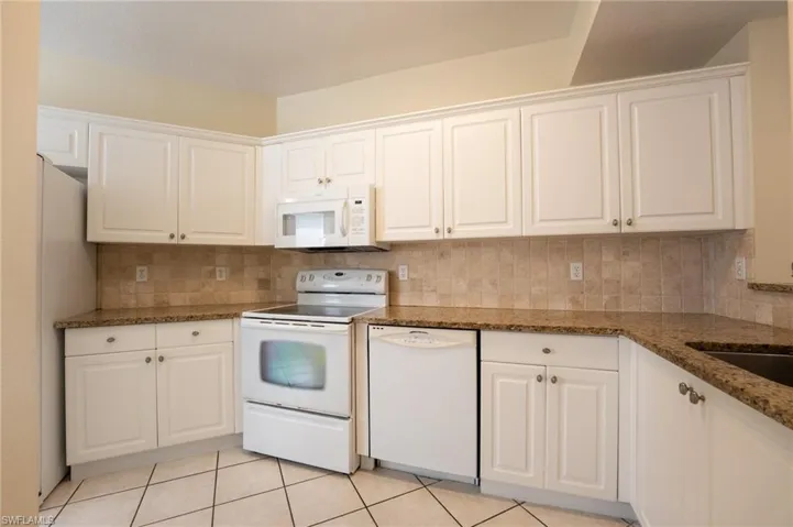 6368 Huntington Lakes Cir 102, Naples, Florida 34119