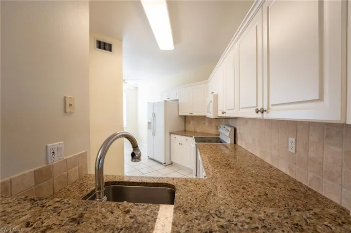 6368 Huntington Lakes Cir 102, Naples, Florida 34119