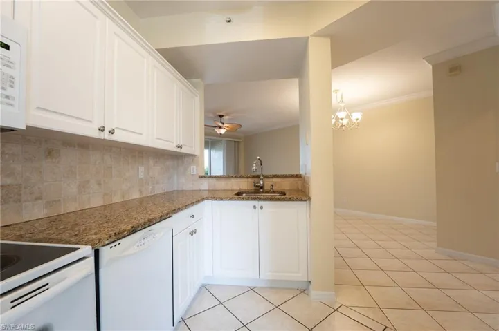 6368 Huntington Lakes Cir 102, Naples, Florida 34119