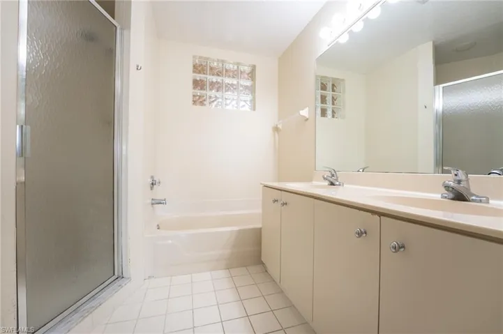 6368 Huntington Lakes Cir 102, Naples, Florida 34119