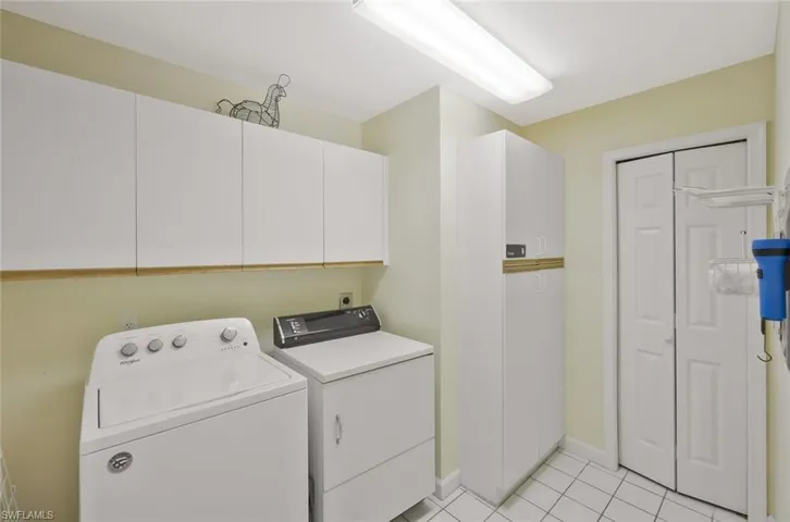 2305 Hidden Lake Dr 3704, Naples, Florida 34112