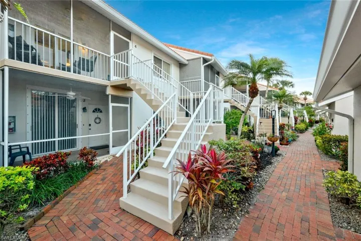 2305 Hidden Lake Dr 3704, Naples, Florida 34112