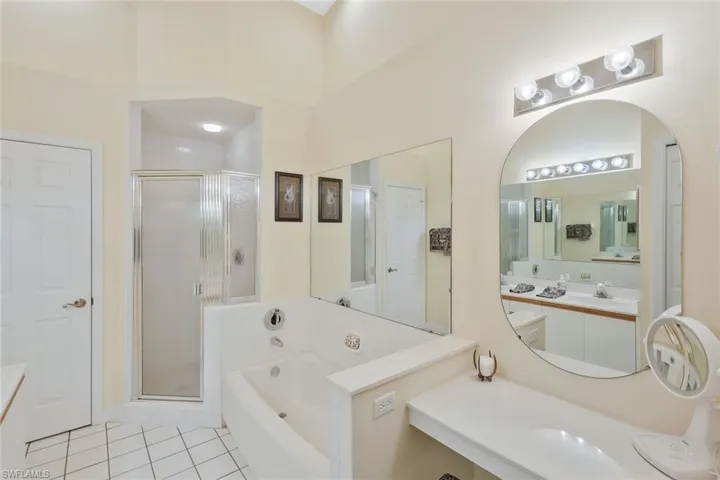 2305 Hidden Lake Dr 3704, Naples, Florida 34112