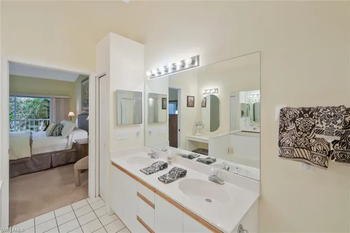 2305 Hidden Lake Dr 3704, Naples, Florida 34112