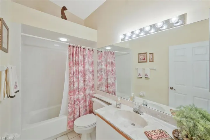 2305 Hidden Lake Dr 3704, Naples, Florida 34112