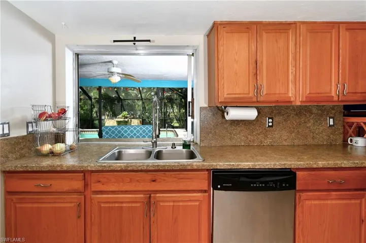 Pocketed pass-through window to the covered lanai