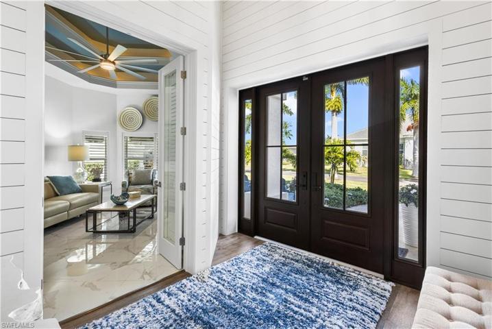 Beautiful double glass entry doors let's in the natural light!