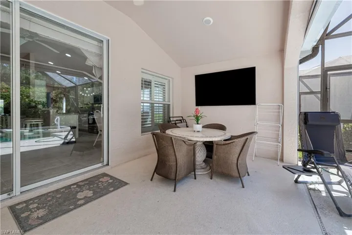 Sunroom / solarium with lofted ceiling