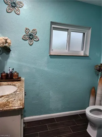 Bathroom - Pic 4