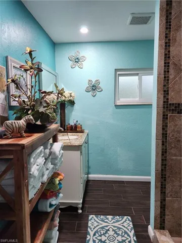 Bathroom with shower - Pic 1