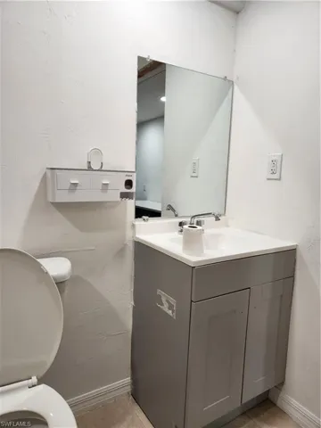 Office bathroom vanity - Pic 5