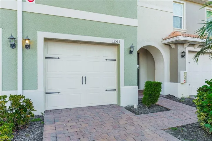 12539  Laurel Cove  DR, Fort Myers, FL 33913