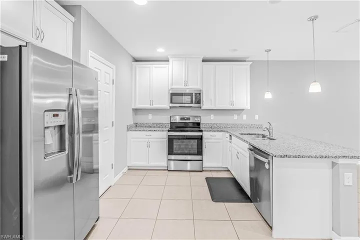 12539  Laurel Cove  DR, Fort Myers, FL 33913