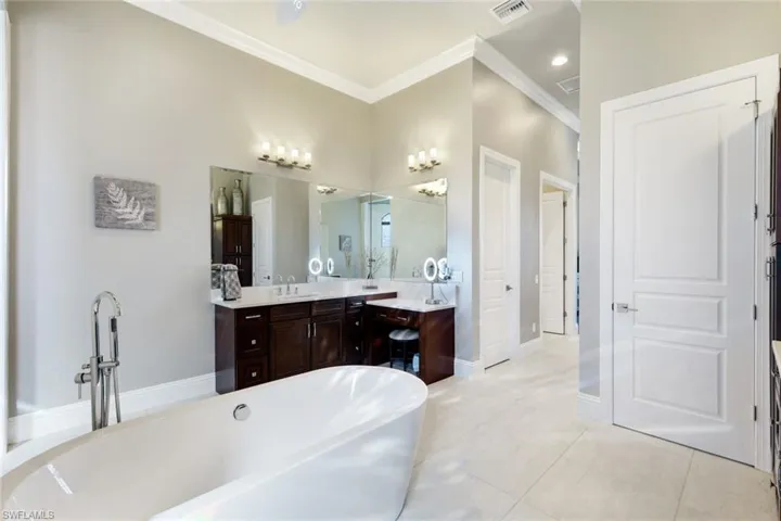 Master Bathroom soaking tub
