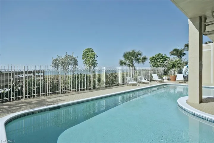 9577  Gulf Shore  DR, Naples, FL 34108