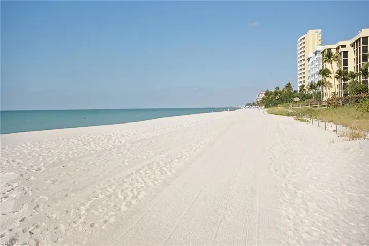 9577  Gulf Shore  DR, Naples, FL 34108