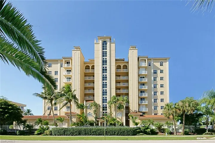 9577  Gulf Shore  DR, Naples, FL 34108