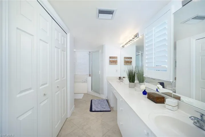 9577  Gulf Shore  DR, Naples, FL 34108