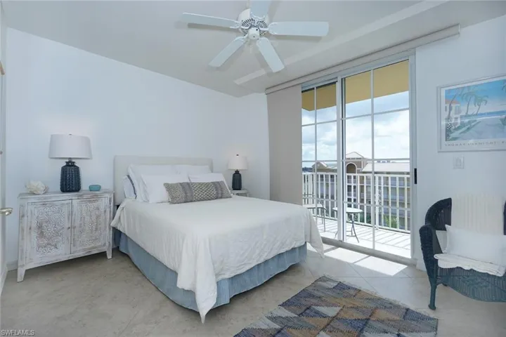 9577  Gulf Shore  DR, Naples, FL 34108