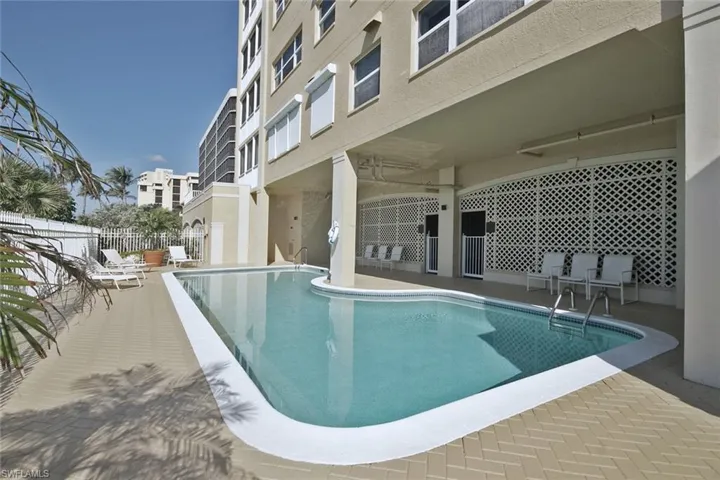 9577  Gulf Shore  DR, Naples, FL 34108