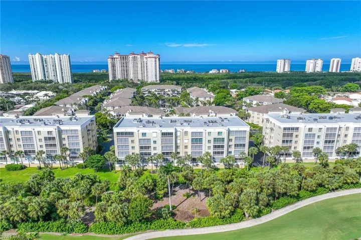 7671  Pebble Creek  CIR, Naples, FL 34108