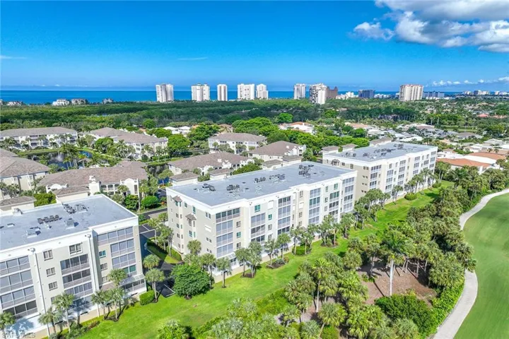 7671  Pebble Creek  CIR, Naples, FL 34108