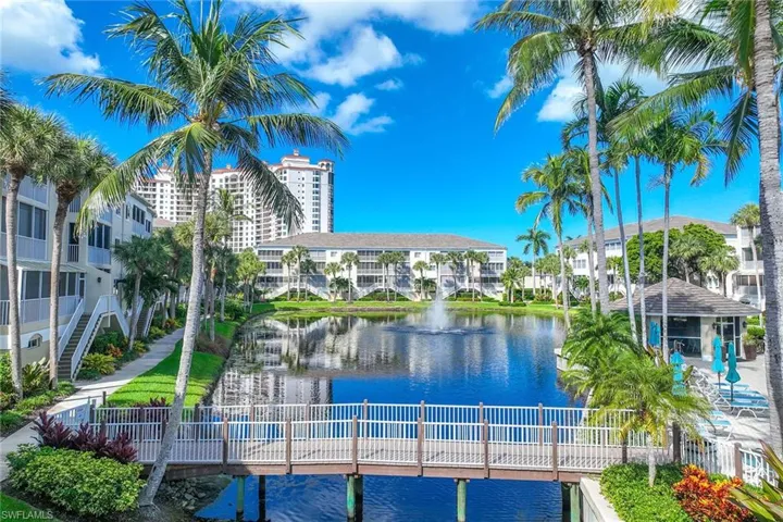 7671  Pebble Creek  CIR, Naples, FL 34108