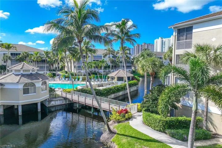 7671  Pebble Creek  CIR, Naples, FL 34108